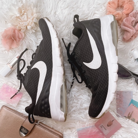 Nike Shoes - Nike Air Tennis Shoes Size 9.5